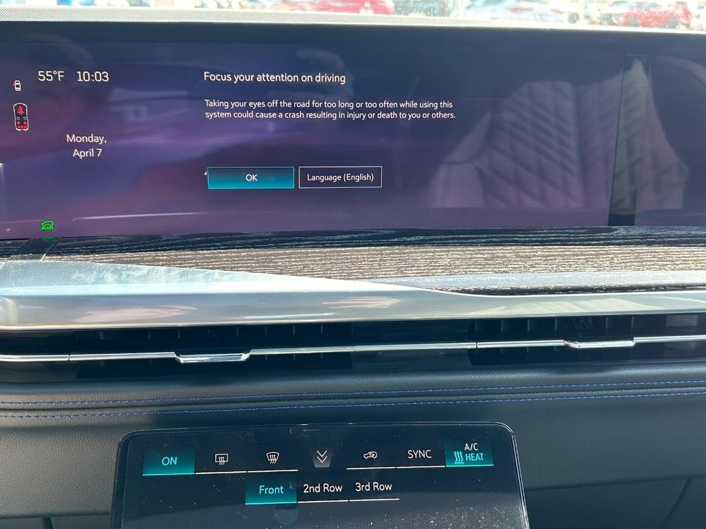 Cadillac Escalade IQ Vehicle Full-screen Gallery Image 18