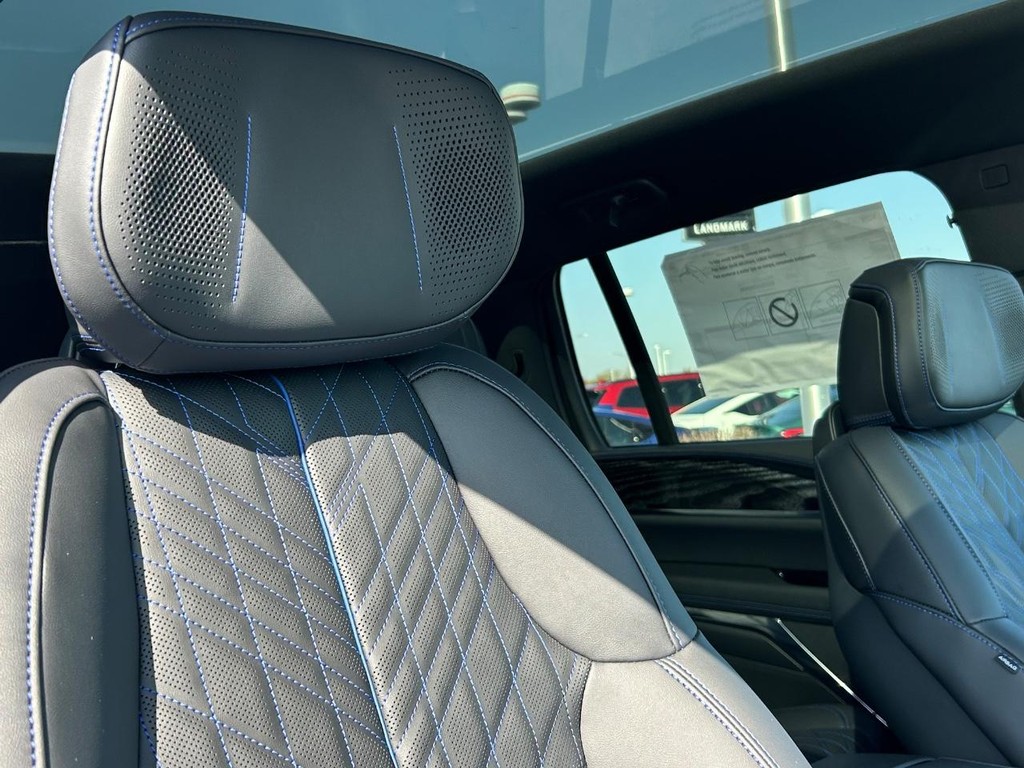 Cadillac Escalade IQ Vehicle Full-screen Gallery Image 19