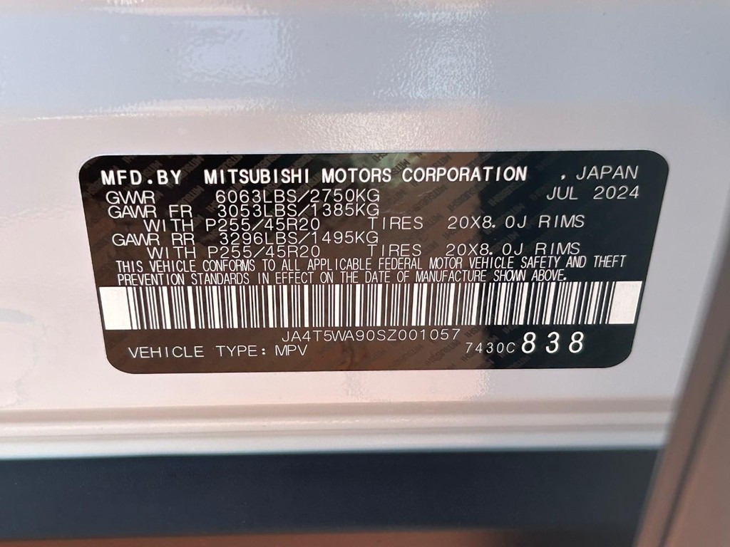 Mitsubishi Outlander Plug-In Hybrid Vehicle Full-screen Gallery Image 18