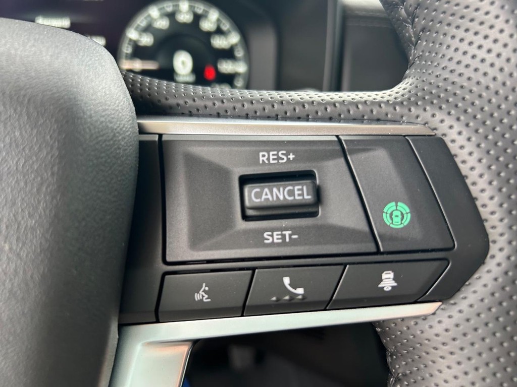 Mitsubishi Outlander Plug-In Hybrid Vehicle Full-screen Gallery Image 7