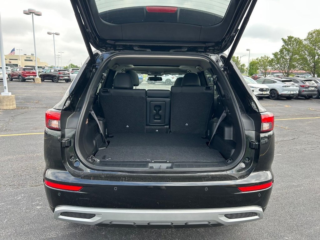 Mitsubishi Outlander Plug-In Hybrid Vehicle Full-screen Gallery Image 15