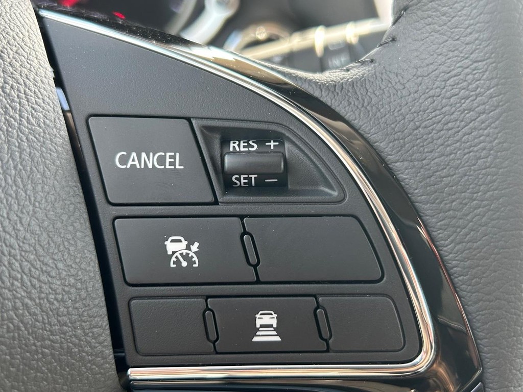 Mitsubishi Eclipse Cross Vehicle Full-screen Gallery Image 7