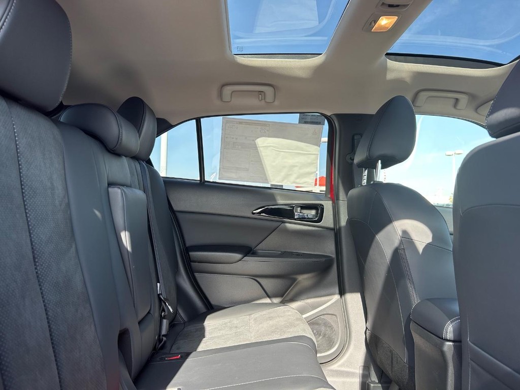 Mitsubishi Eclipse Cross Vehicle Full-screen Gallery Image 11