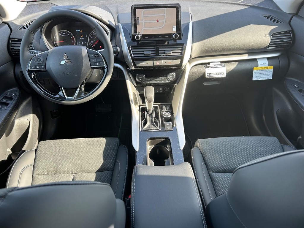 Mitsubishi Eclipse Cross Vehicle Full-screen Gallery Image 12