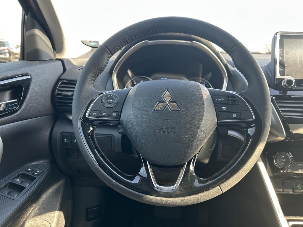 Mitsubishi Eclipse Cross Vehicle Full-screen Gallery Image 13