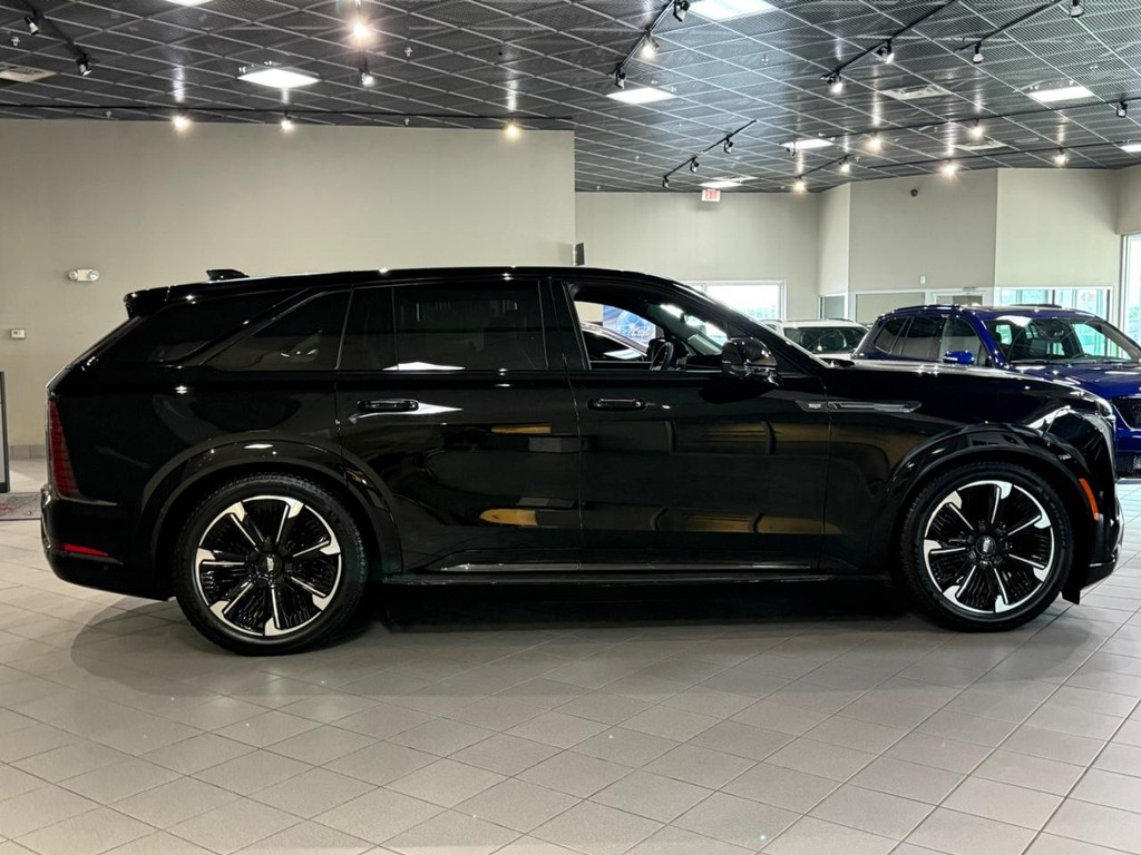 Cadillac Escalade IQ Vehicle Full-screen Gallery Image 2