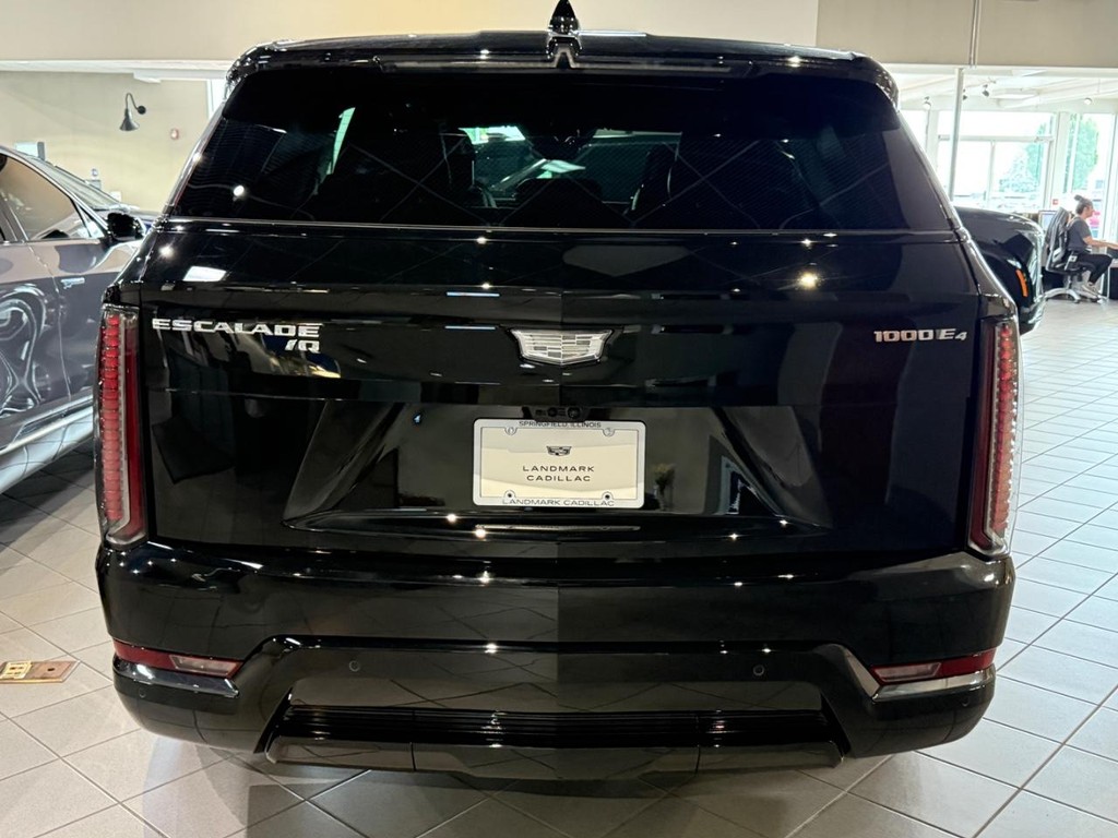 Cadillac Escalade IQ Vehicle Full-screen Gallery Image 4