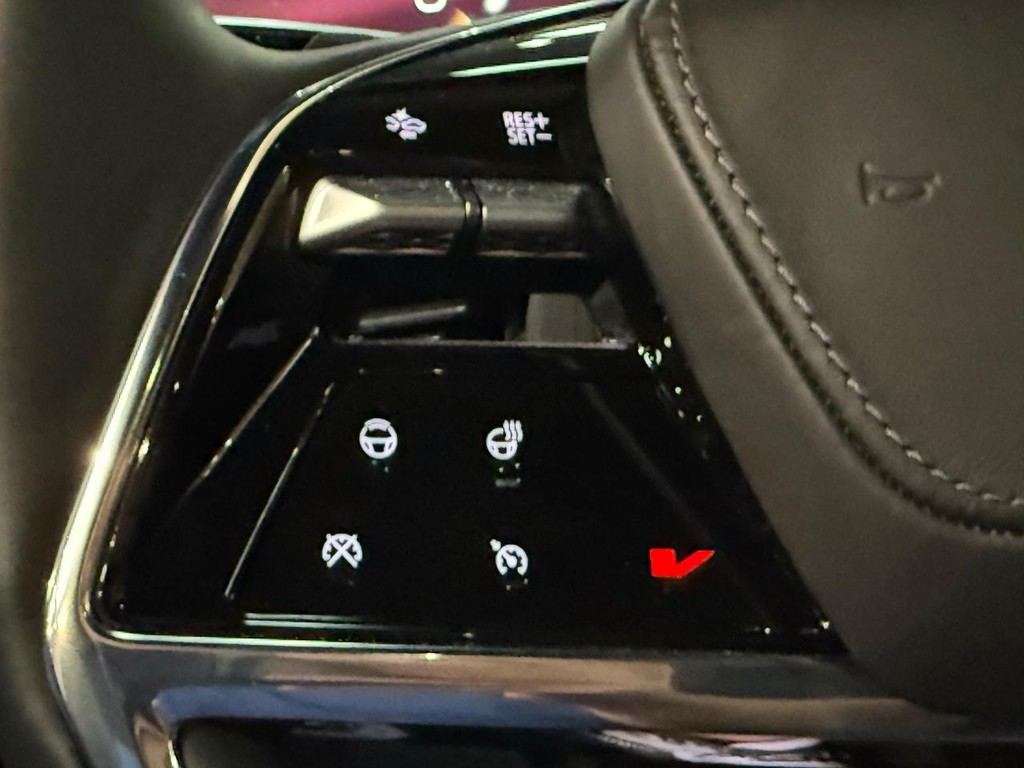 Cadillac Escalade IQ Vehicle Full-screen Gallery Image 14