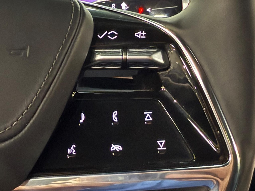 Cadillac Escalade IQ Vehicle Full-screen Gallery Image 15