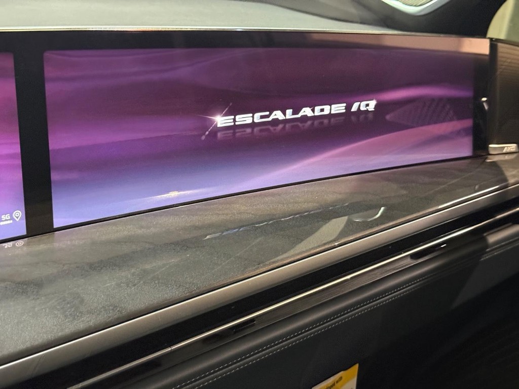 Cadillac Escalade IQ Vehicle Full-screen Gallery Image 17