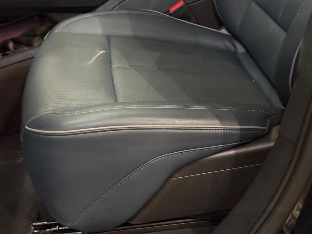 Cadillac Escalade IQ Vehicle Full-screen Gallery Image 23