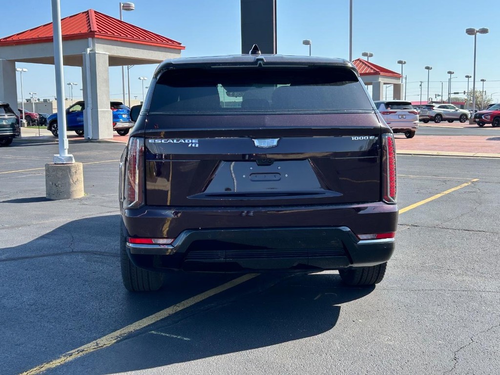 Cadillac Escalade IQ Vehicle Full-screen Gallery Image 4