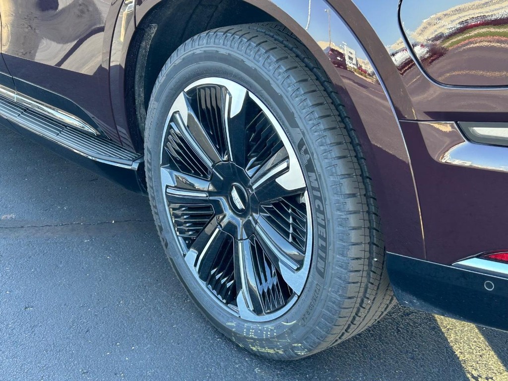 Cadillac Escalade IQ Vehicle Full-screen Gallery Image 12