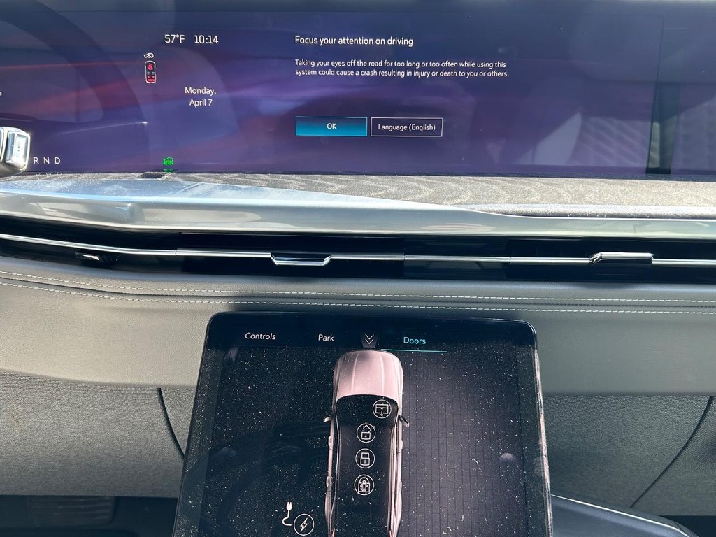 Cadillac Escalade IQ Vehicle Full-screen Gallery Image 18