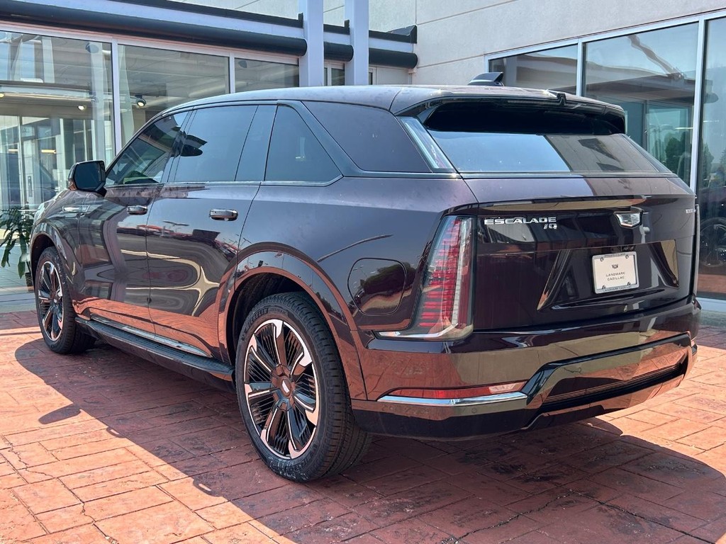 Cadillac Escalade IQ Vehicle Full-screen Gallery Image 3