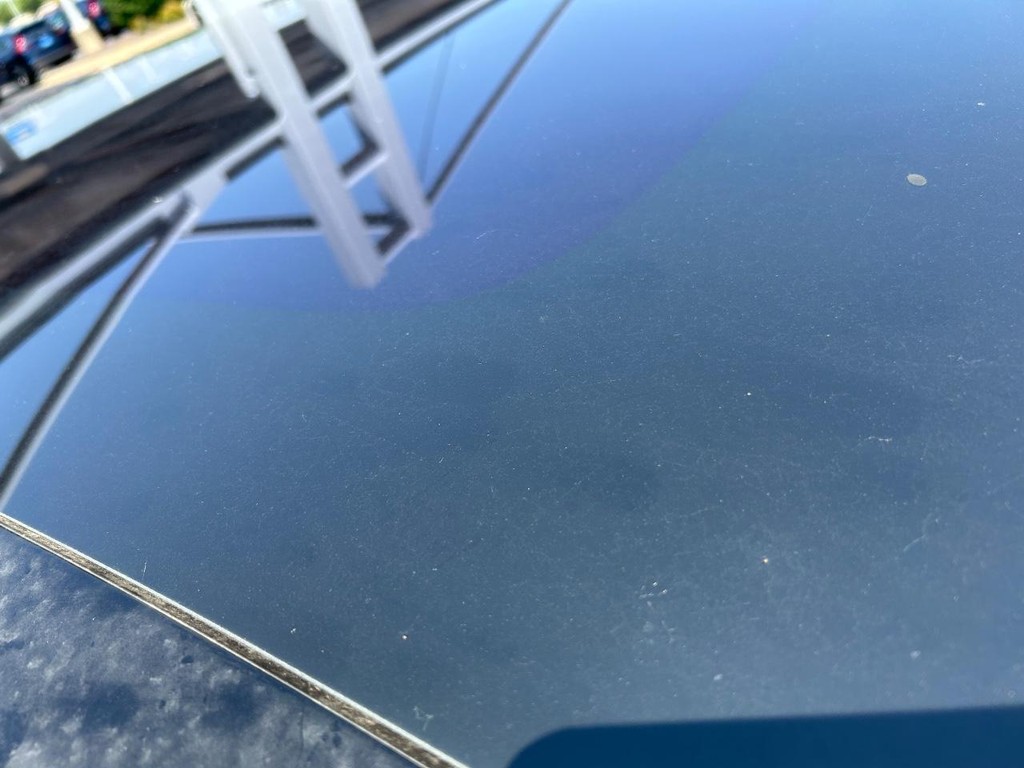 Cadillac Escalade IQ Vehicle Full-screen Gallery Image 14