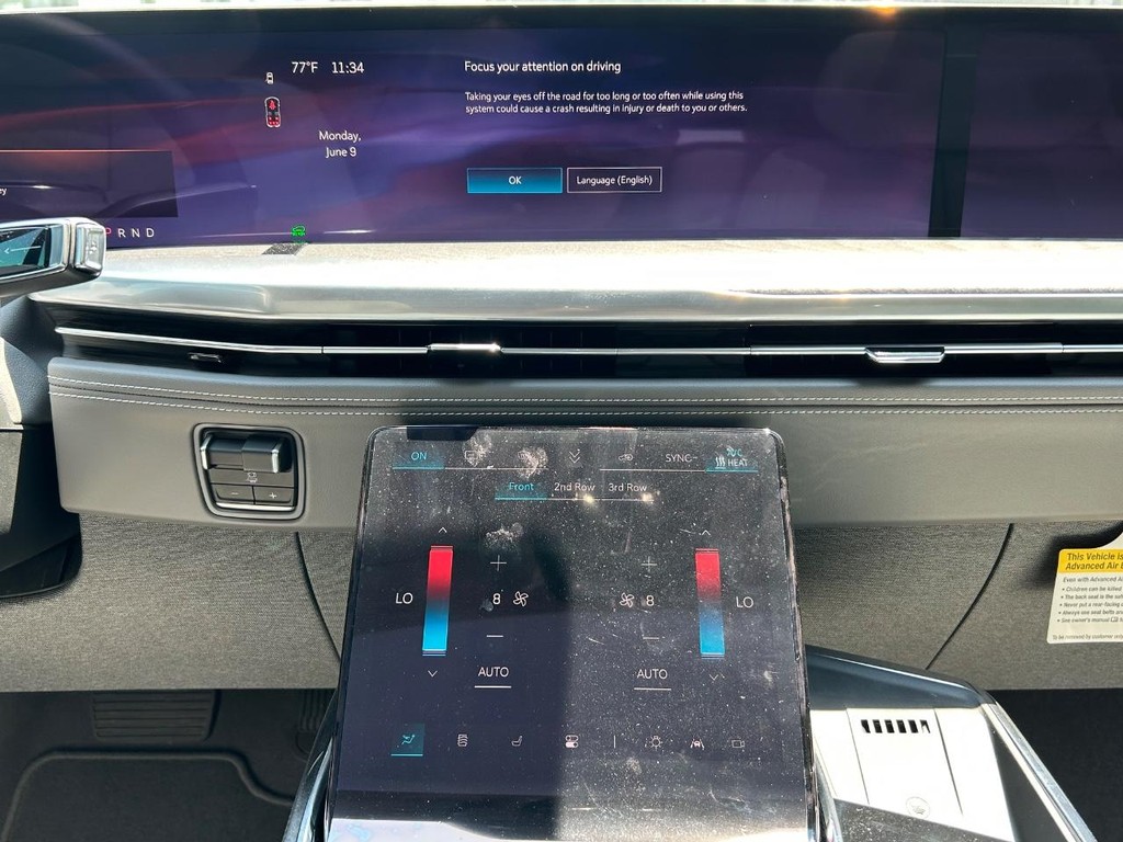 Cadillac Escalade IQ Vehicle Full-screen Gallery Image 18