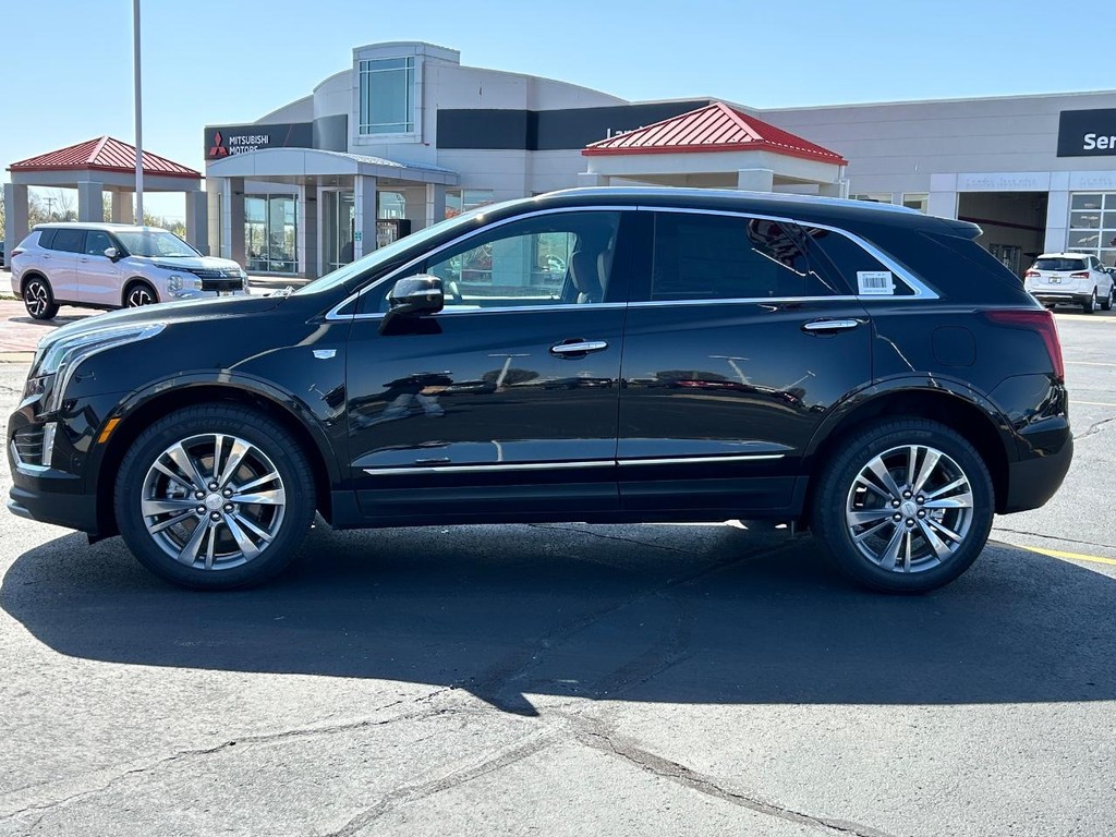 Cadillac XT5 Vehicle Full-screen Gallery Image 2