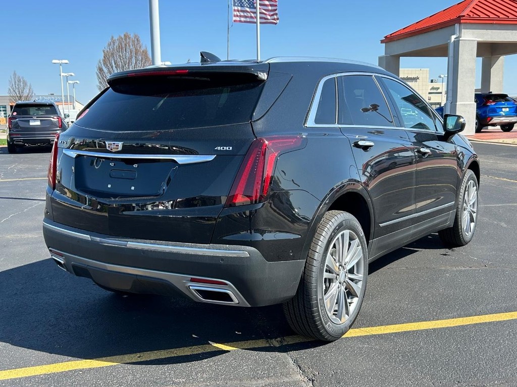 Cadillac XT5 Vehicle Full-screen Gallery Image 5