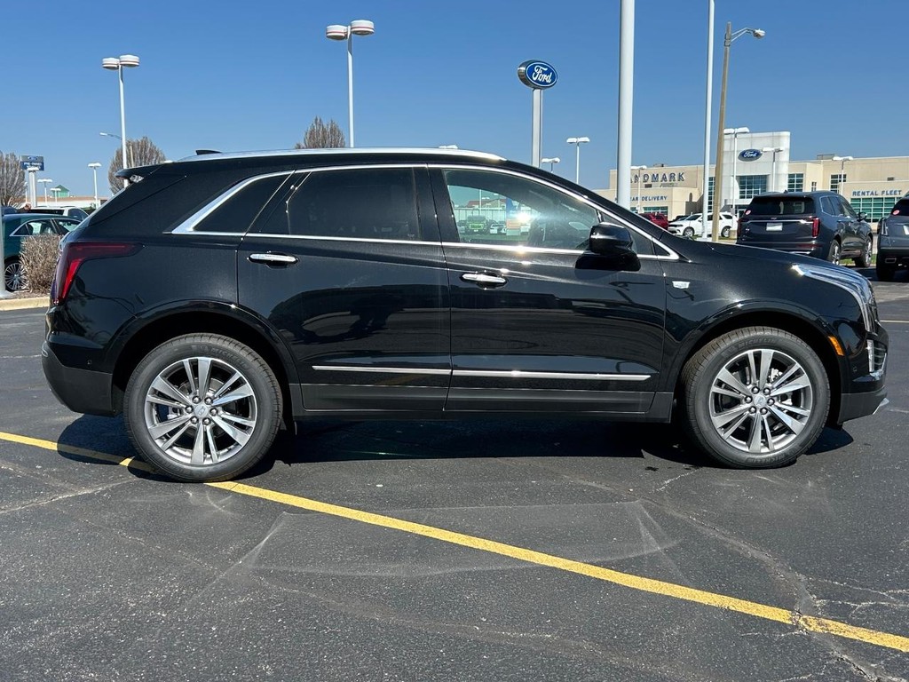 Cadillac XT5 Vehicle Full-screen Gallery Image 6