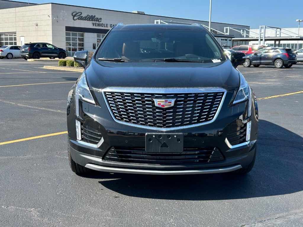 Cadillac XT5 Vehicle Full-screen Gallery Image 8