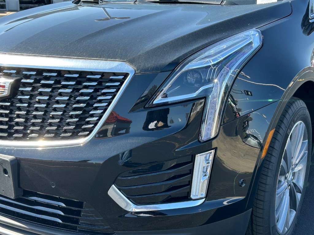 Cadillac XT5 Vehicle Full-screen Gallery Image 10