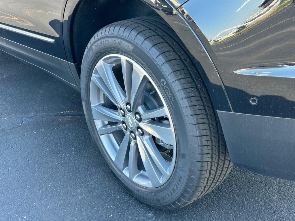 Cadillac XT5 Vehicle Full-screen Gallery Image 12