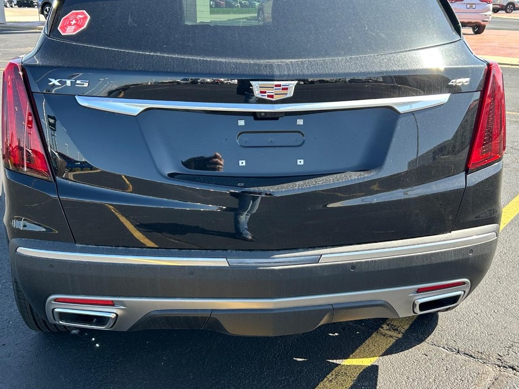 Cadillac XT5 Vehicle Full-screen Gallery Image 13