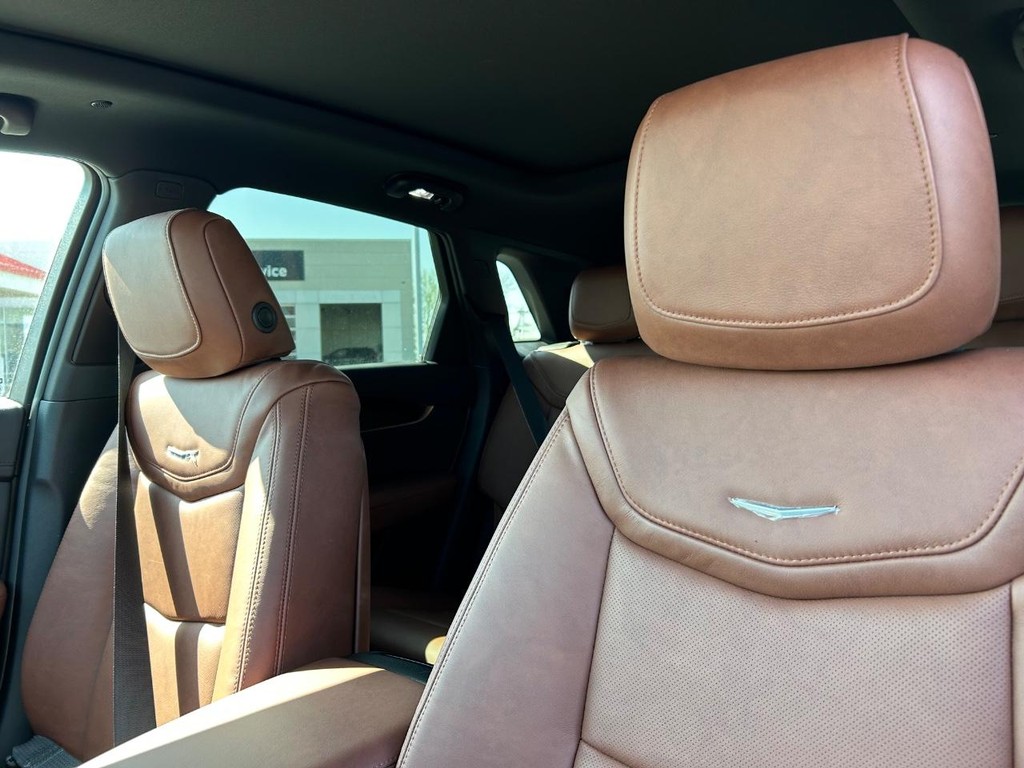 Cadillac XT5 Vehicle Full-screen Gallery Image 17