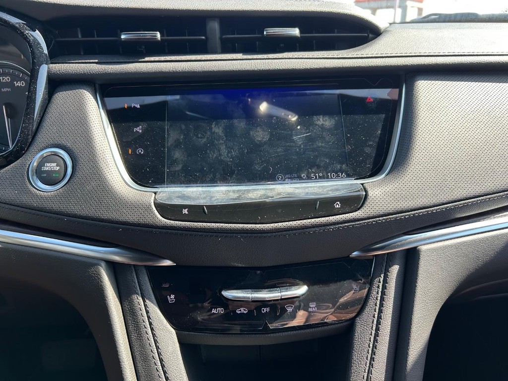 Cadillac XT5 Vehicle Full-screen Gallery Image 18