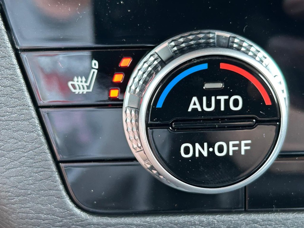 Mitsubishi Outlander Vehicle Full-screen Gallery Image 13