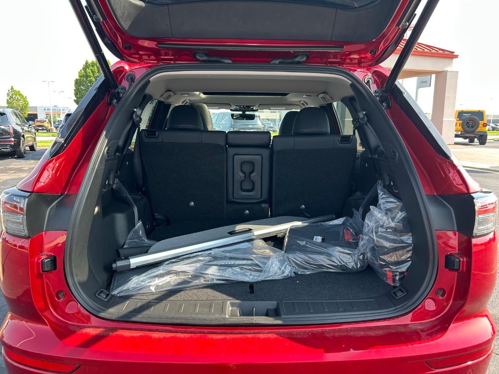 Mitsubishi Outlander Vehicle Full-screen Gallery Image 19