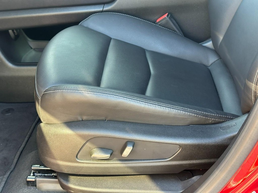 Cadillac XT5 Vehicle Full-screen Gallery Image 11