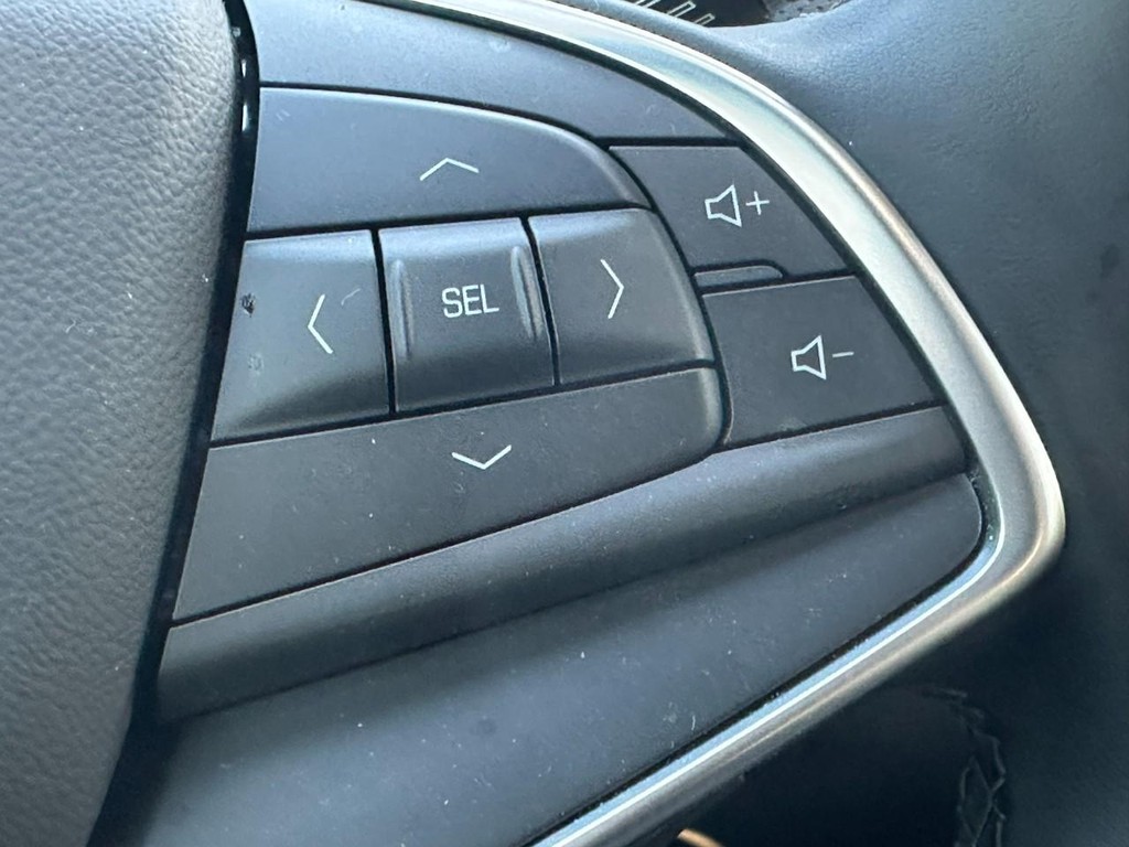 Cadillac XT5 Vehicle Full-screen Gallery Image 13