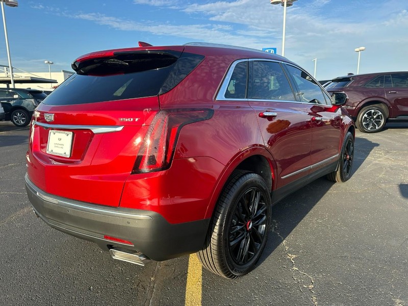 Cadillac XT5 Vehicle Full-screen Gallery Image 3