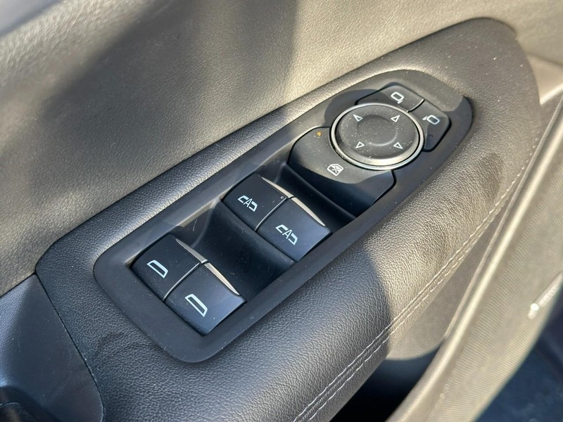 Cadillac XT5 Vehicle Full-screen Gallery Image 10