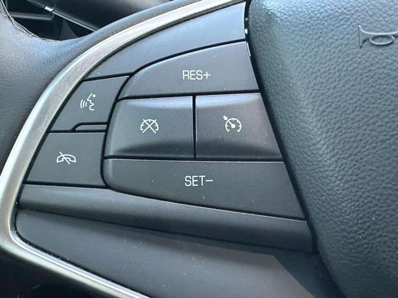 Cadillac XT5 Vehicle Full-screen Gallery Image 12