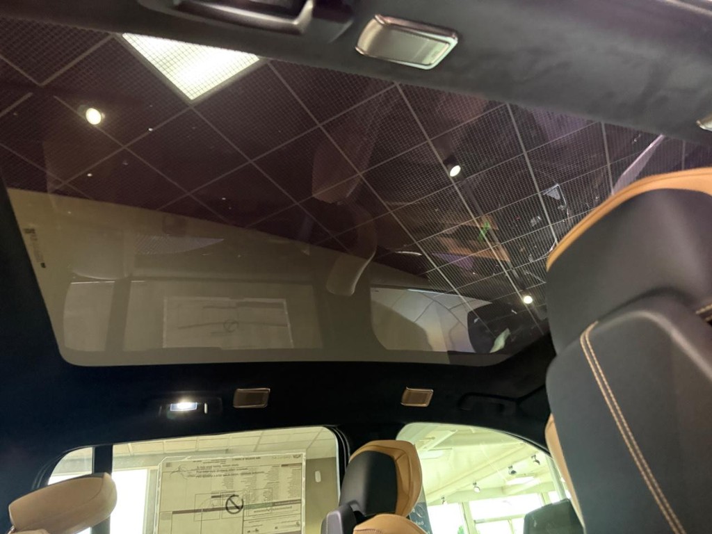 Cadillac Escalade IQ Vehicle Full-screen Gallery Image 9