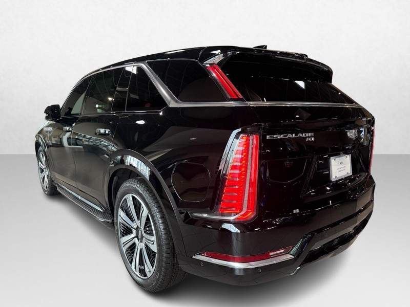 Cadillac Escalade IQ Vehicle Full-screen Gallery Image 3