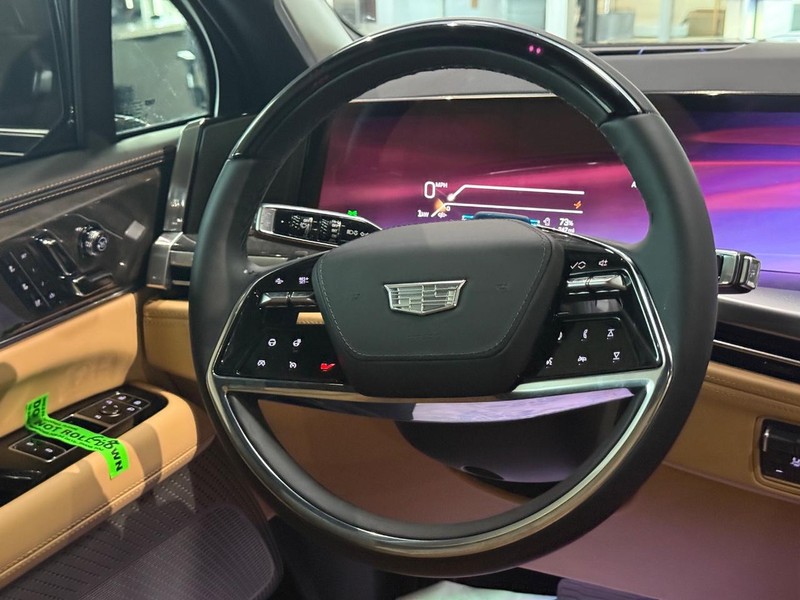 Cadillac Escalade IQ Vehicle Full-screen Gallery Image 12