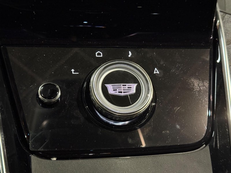 Cadillac Escalade IQ Vehicle Full-screen Gallery Image 18