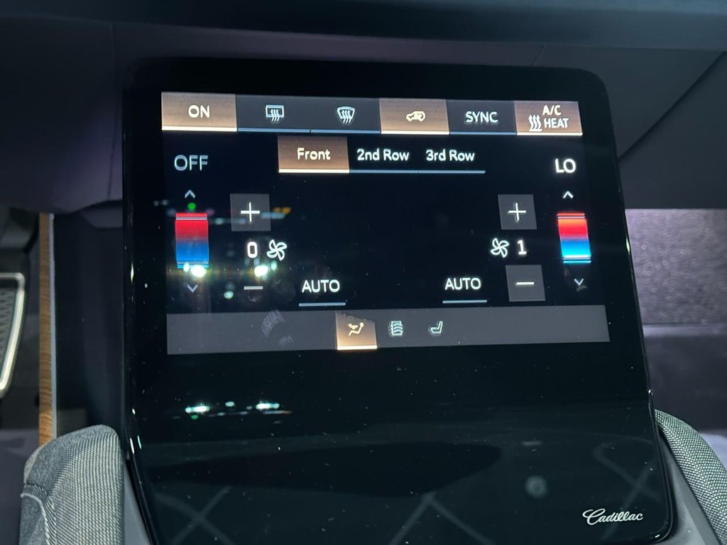 Cadillac VISTIQ Vehicle Full-screen Gallery Image 13