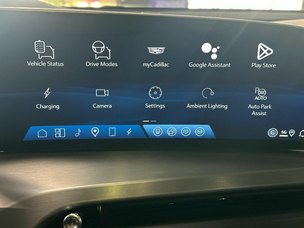 Cadillac VISTIQ Vehicle Full-screen Gallery Image 14
