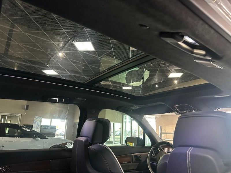 Cadillac VISTIQ Vehicle Full-screen Gallery Image 5