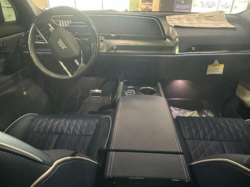 Cadillac VISTIQ Vehicle Full-screen Gallery Image 6