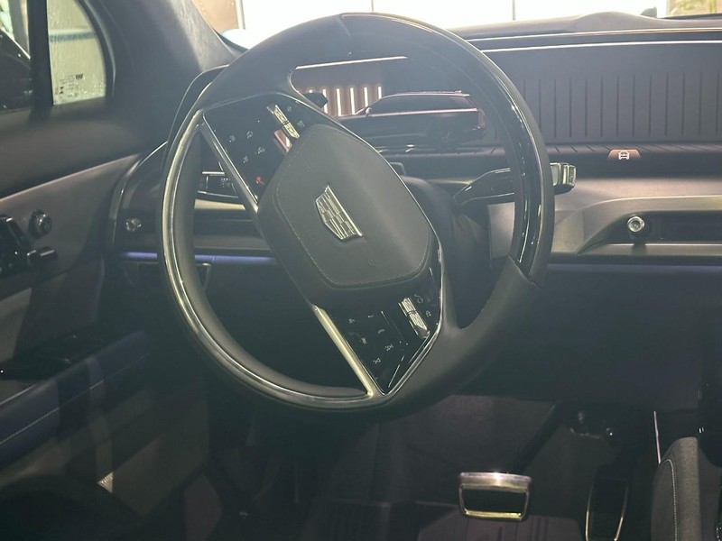 Cadillac VISTIQ Vehicle Full-screen Gallery Image 7