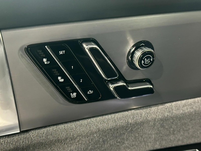 Cadillac VISTIQ Vehicle Full-screen Gallery Image 10