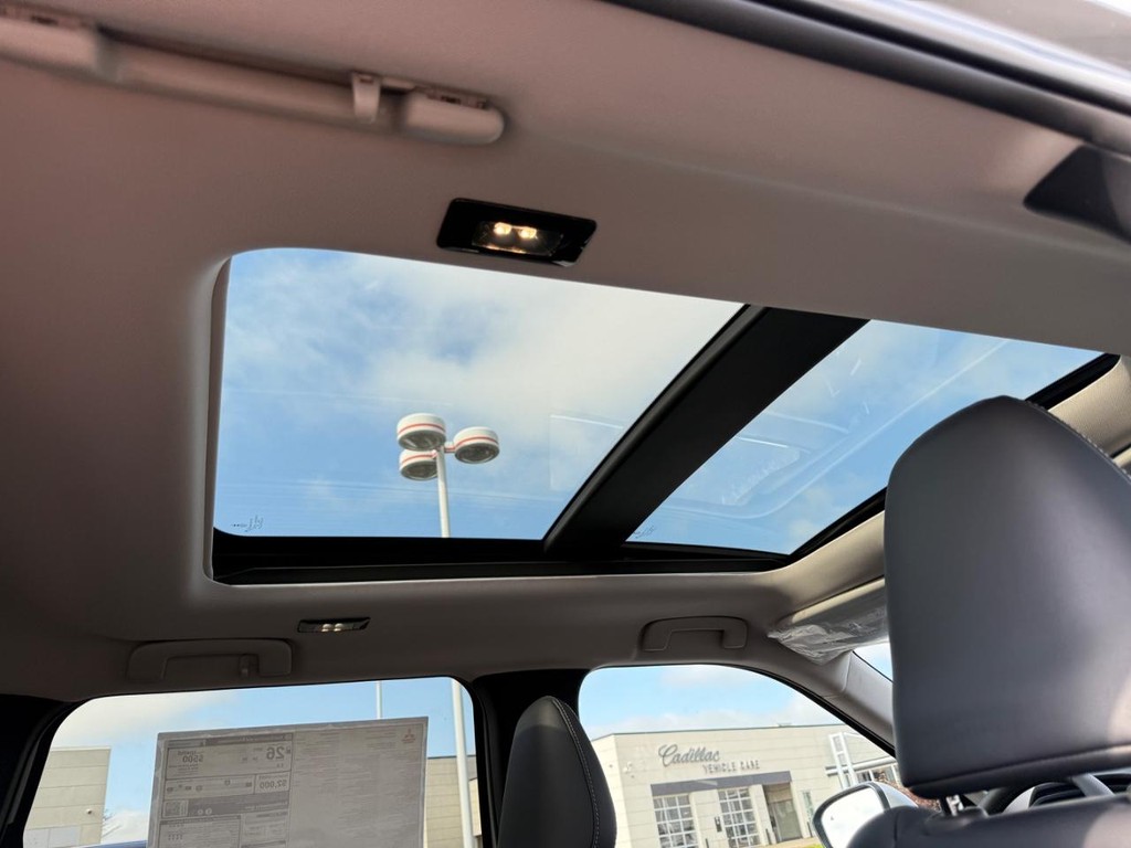 Mitsubishi Outlander Vehicle Full-screen Gallery Image 6