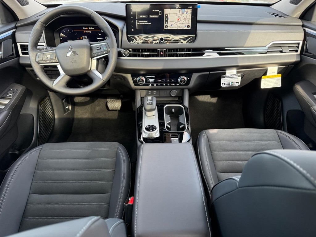 Mitsubishi Outlander Vehicle Full-screen Gallery Image 7