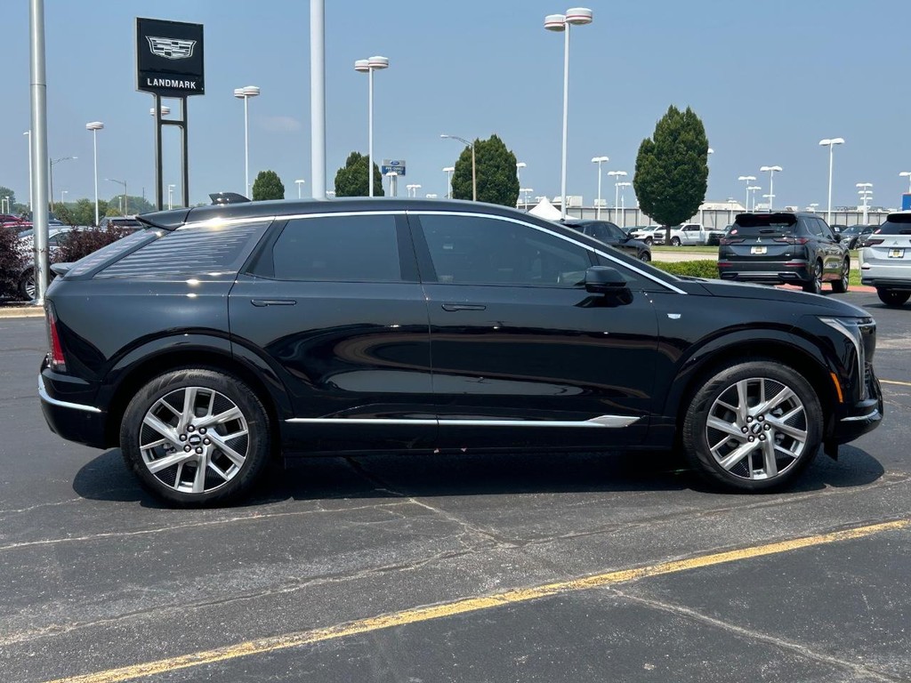 Cadillac OPTIQ Vehicle Full-screen Gallery Image 6